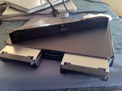 2.JPG (217.4 KiB) Visto 1503 volte Alloggiamenti dischi rigidi (hot-swap) con il frontalino magnetico del NAS